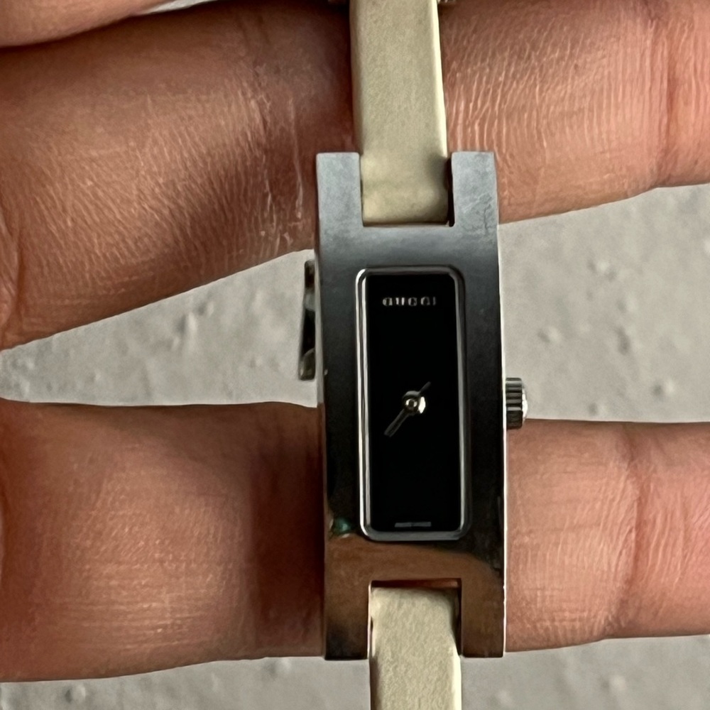 SALE Gucci 1600 Series watch - Picture 3 of 9